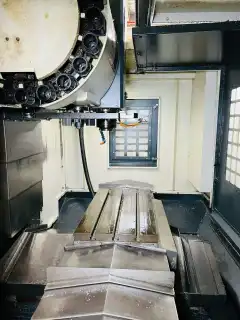 Used Hengda V 40 Vertical Machining Center with Fanuc MD photo 6