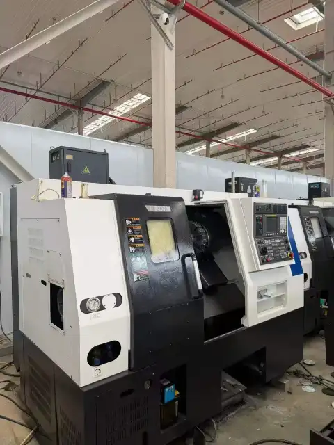 Torno CNC Hyundai WIA L 210 A usado con control FANUC