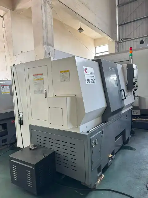 مخرطة CNC مستعملة Jia Yu JG-200 بسرير مائل مع تحكم FANUC TD