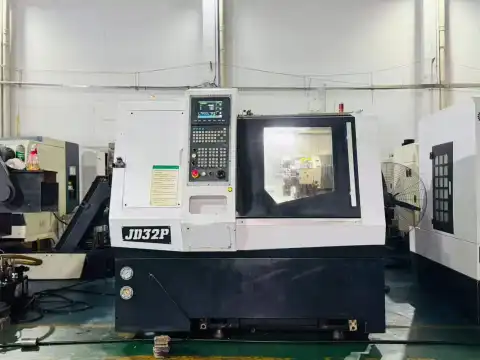 เครื่องกลึง CNC Jingdun JD 32 P แบบป้อมมีด มือสอง ปี 2023