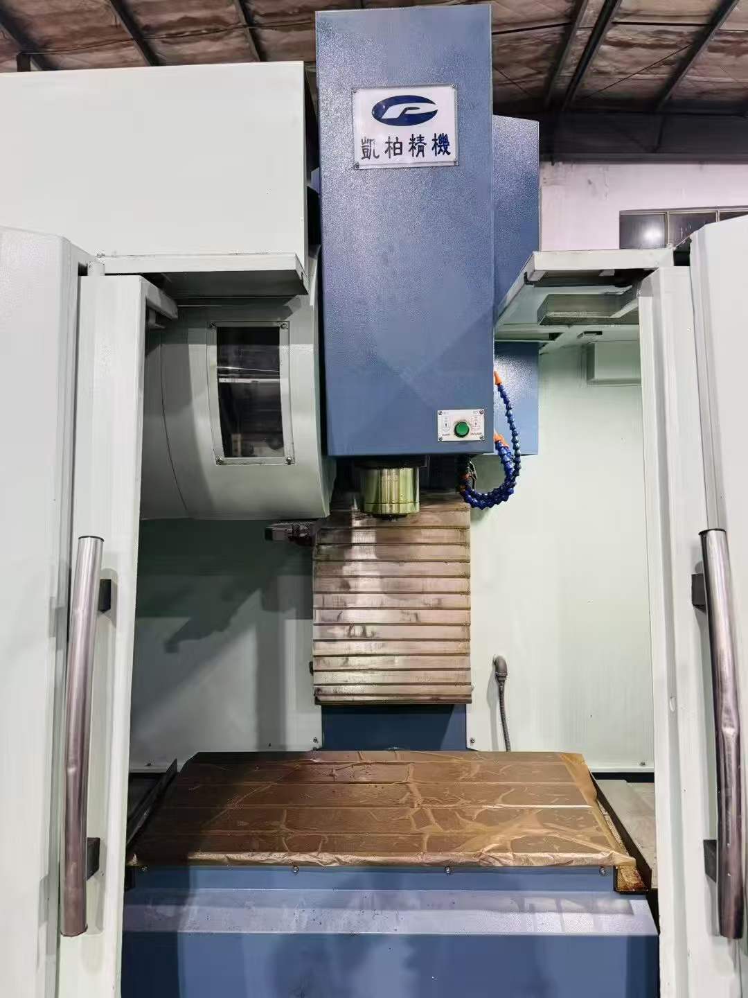 Used Kaibo CPV-750 Vertical Machining Center with Fanuc MD photo 4