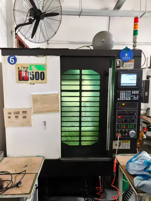 Centro de taladrado y roscado CNC LITZ TV-500 usado con control Mitsubishi M70