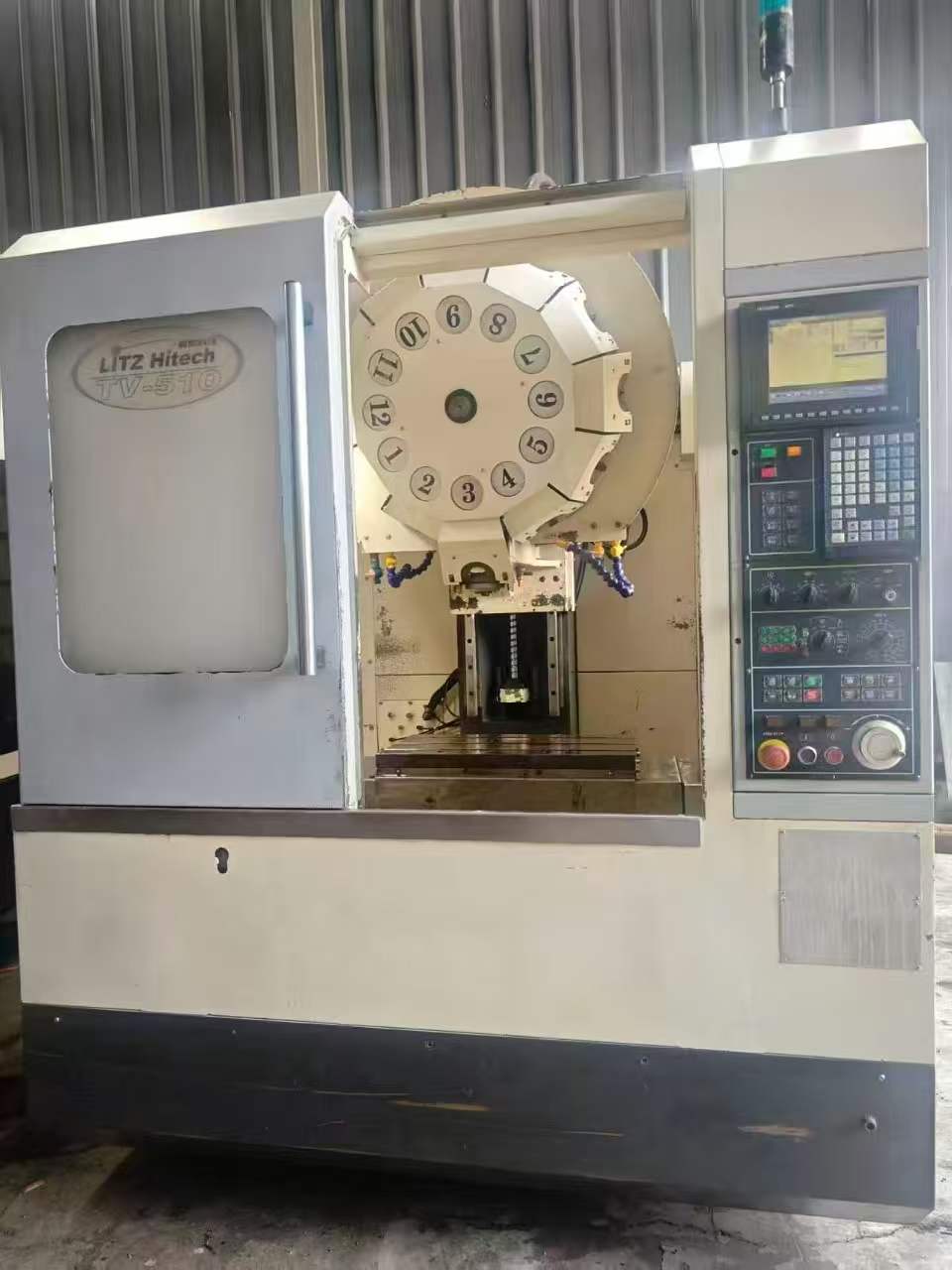 Used Leadwell TV-510 Drilling and Tapping Center photo 2