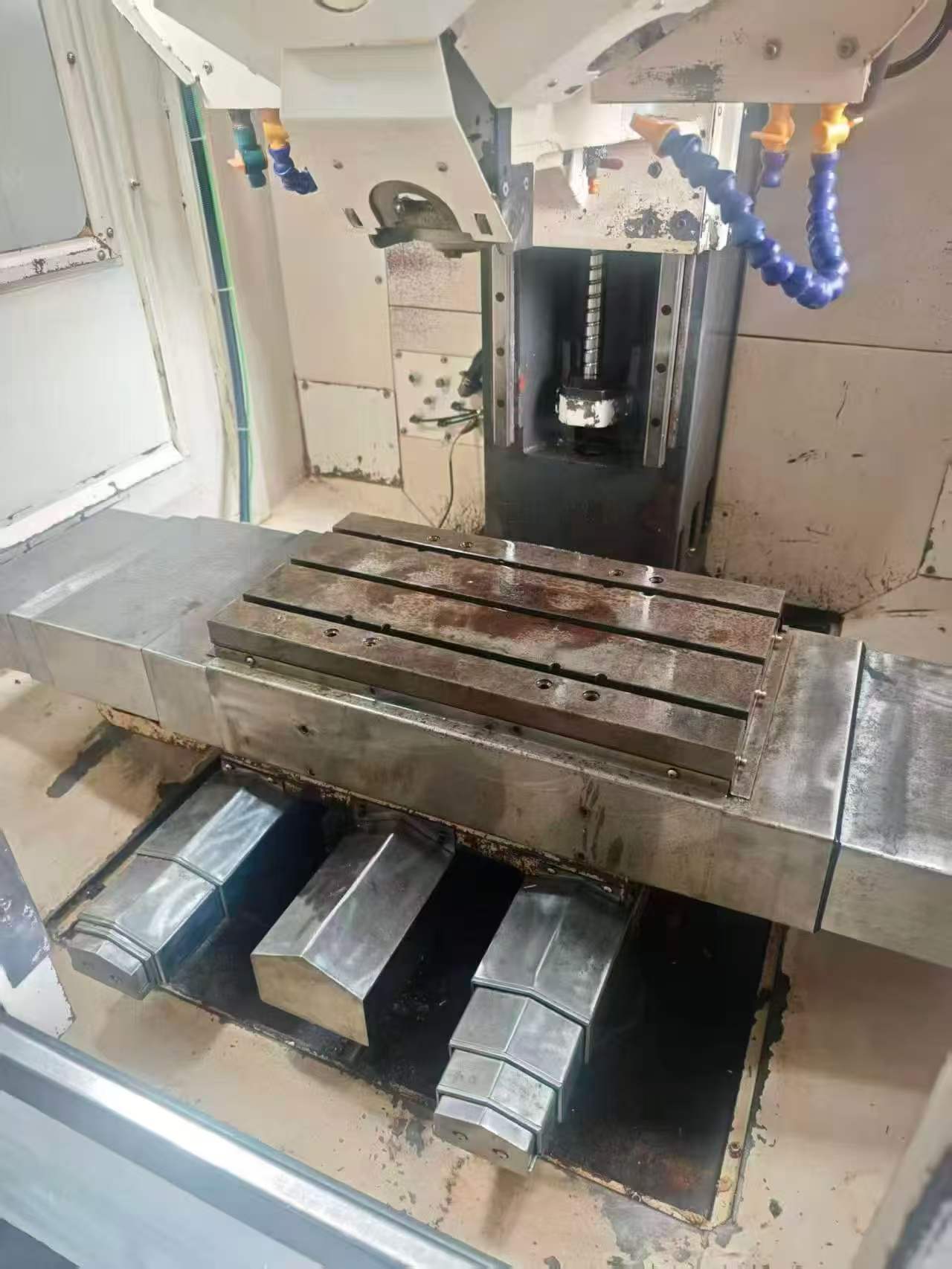Used Leadwell TV-510 Drilling and Tapping Center photo 3