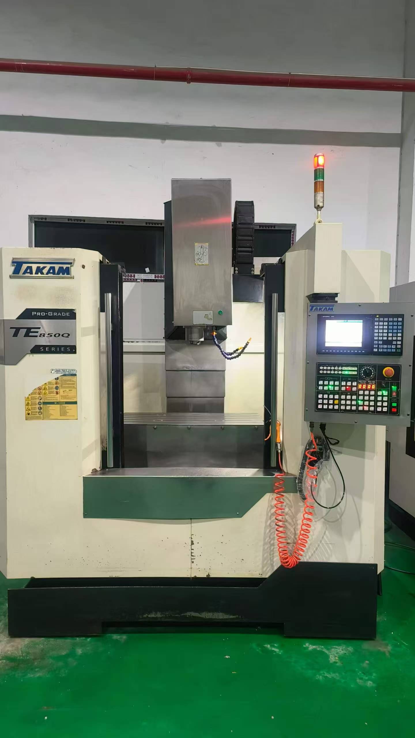 Used Taiwan Daikin 850 CNC Milling Machine with Mitsubishi M70