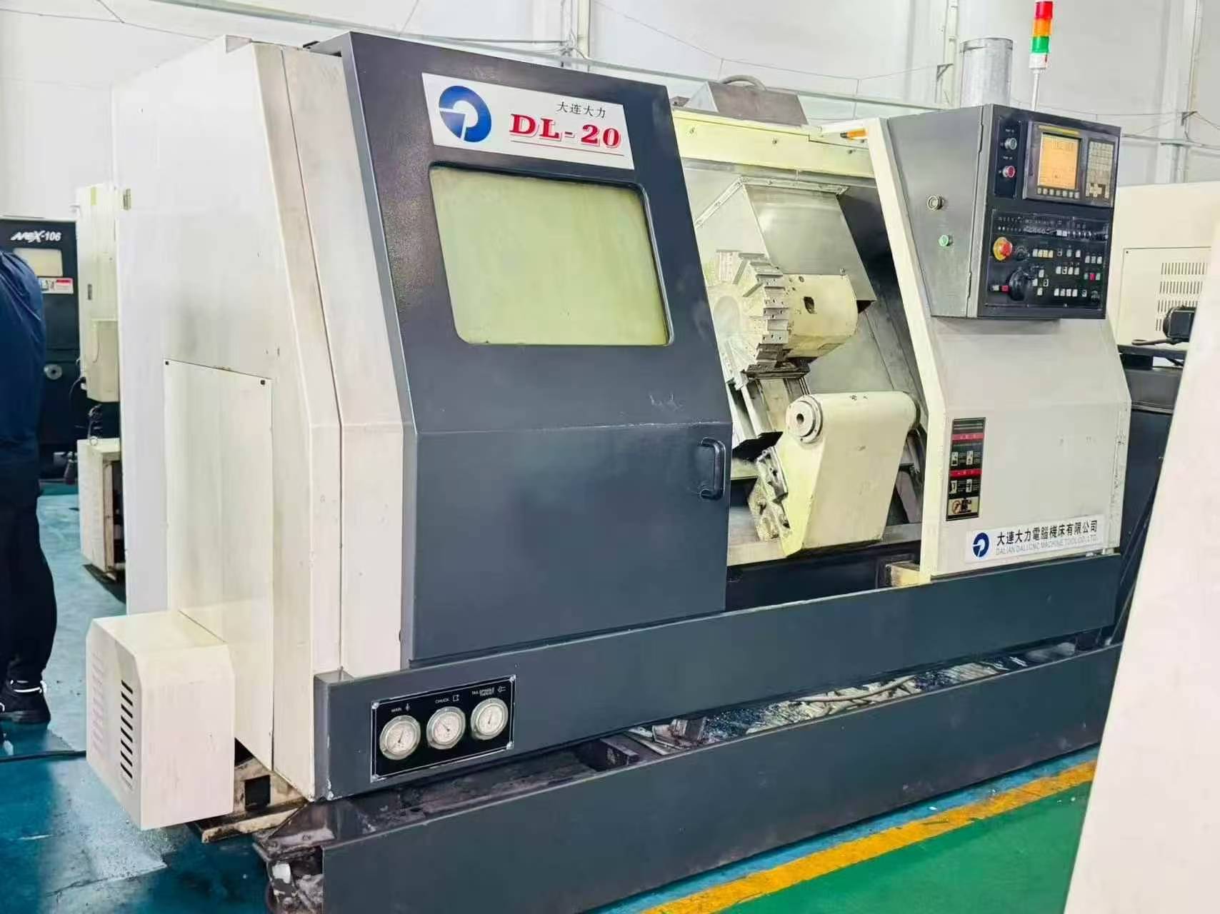 Used Taiwan Dali DL-20/600 Heavy-Duty Slant-Bed CNC Lathe with FANUC 0i-TD photo 2