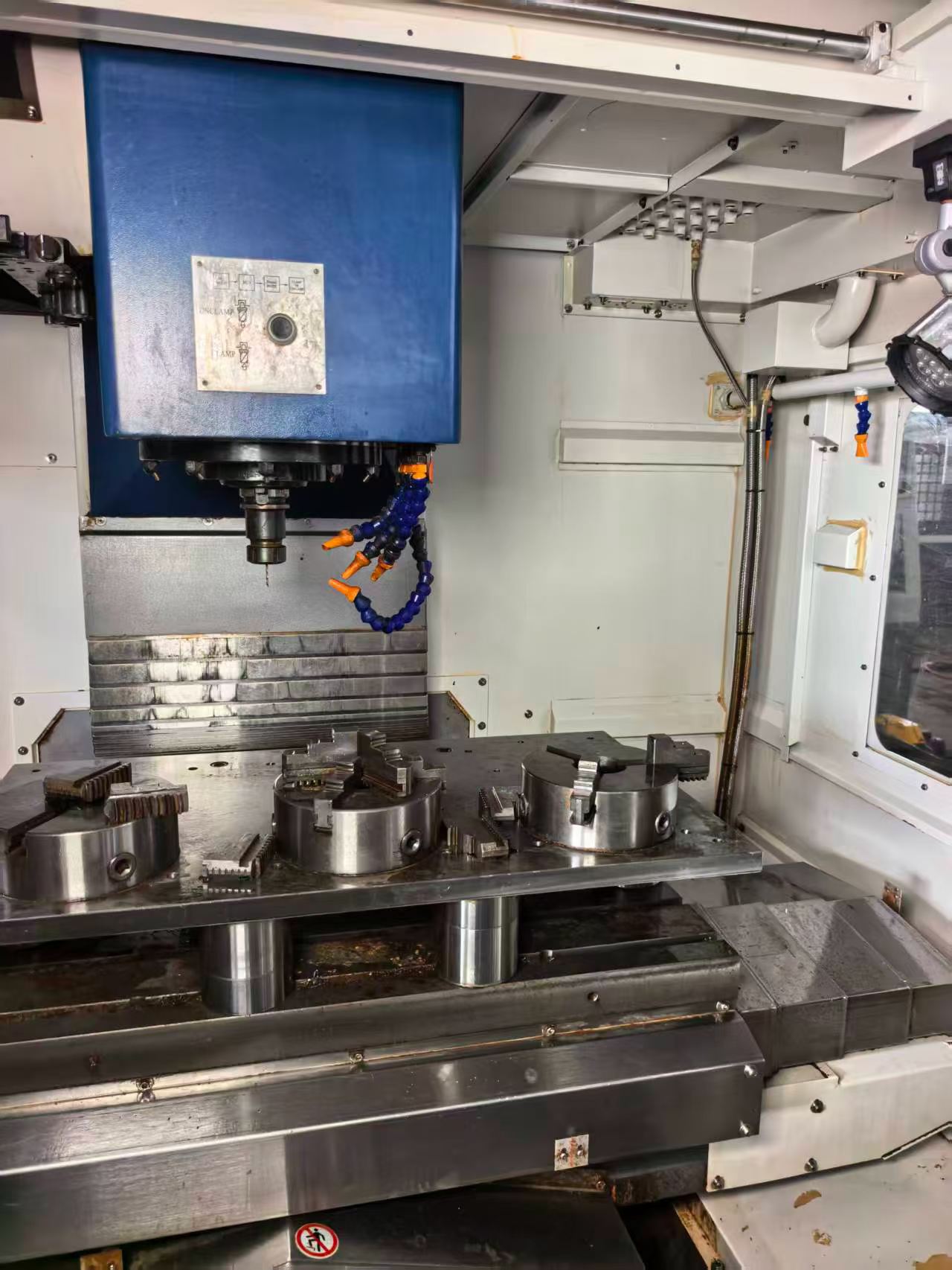 Used Tongtai TMV-850 Au Vertical Machining Center photo 3