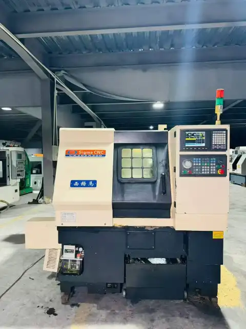 เครื่องกลึง CNC แนวเอียง Xigema CK 202-300 มือสอง