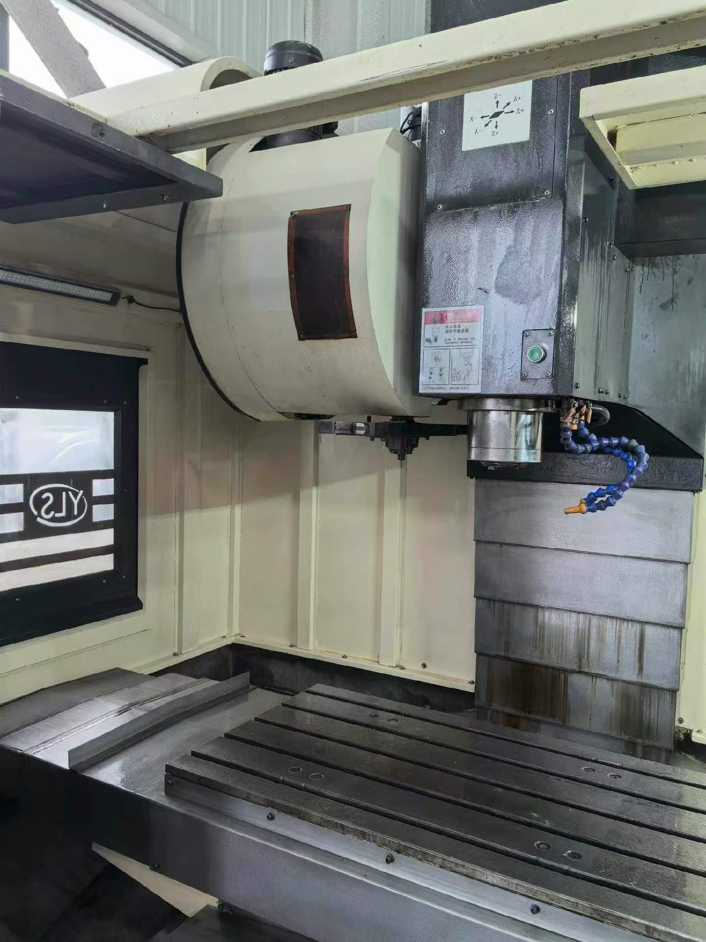 Used Yalishi 966 Vertical Machining Center with Fanuc Control photo 4