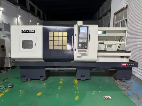 ขายเครื่องกลึง CNC มือสอง Yunnan Jingji Huzheng CK 500/2000 mm