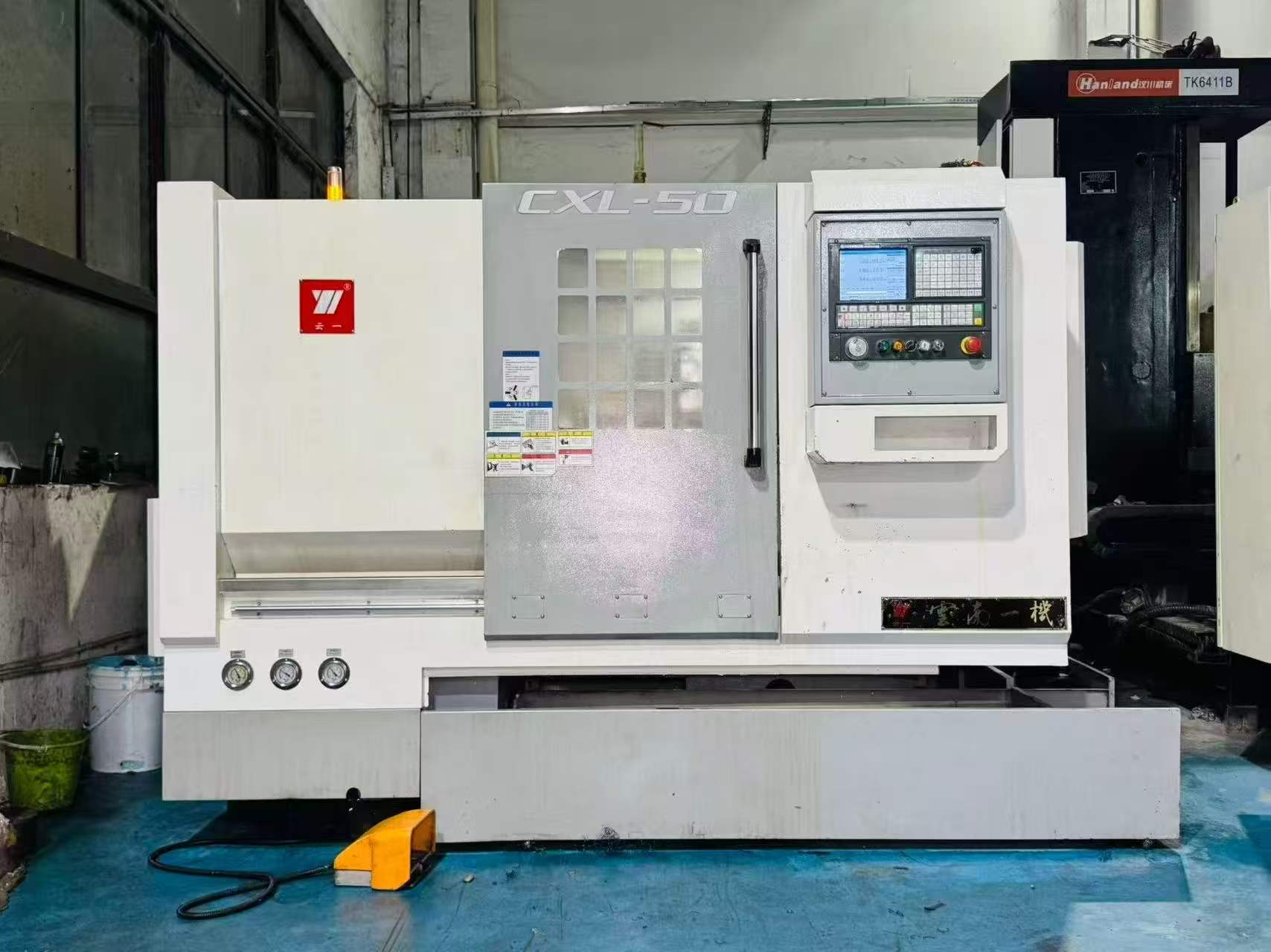 เครื่องกลึง CNC แบบเตียงเอียง หนัก Yunnan Yiji CXL-50 มือสอง (แบบแท่นจับมีด)
