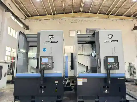 Torno vertical CNC DN Solutions PUMA V 8305 usado con FANUC TFplus