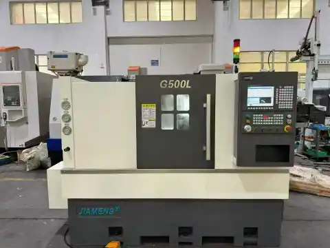 Torno CNC de torreta de bancada inclinada Jiamens G 500 L de segunda mano con GSK 988 TA