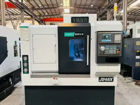 Torno CNC de torreta Jingdun JD 46 usado con SYNTEC 21 TB