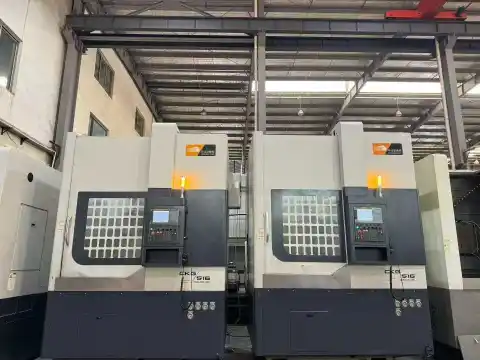 Bubut Vertikal CNC Hualida CKG 516 800 mm Hampir Baru - Tersedia 2 Unit