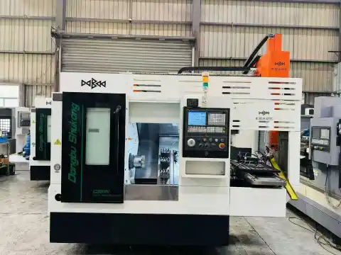เครื่องกลึง CNC แบบแก๊ง Dongbu Dasen C 320 K มือสองพร้อมหุ่นยนต์ Gantry – 2 เครื่อง สภาพใหม่ 95%