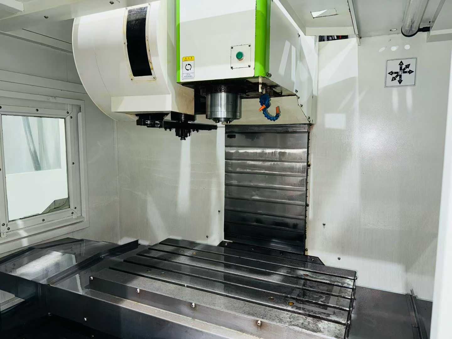 Used Qunzhi 855 Vertical Machining Center photo 3