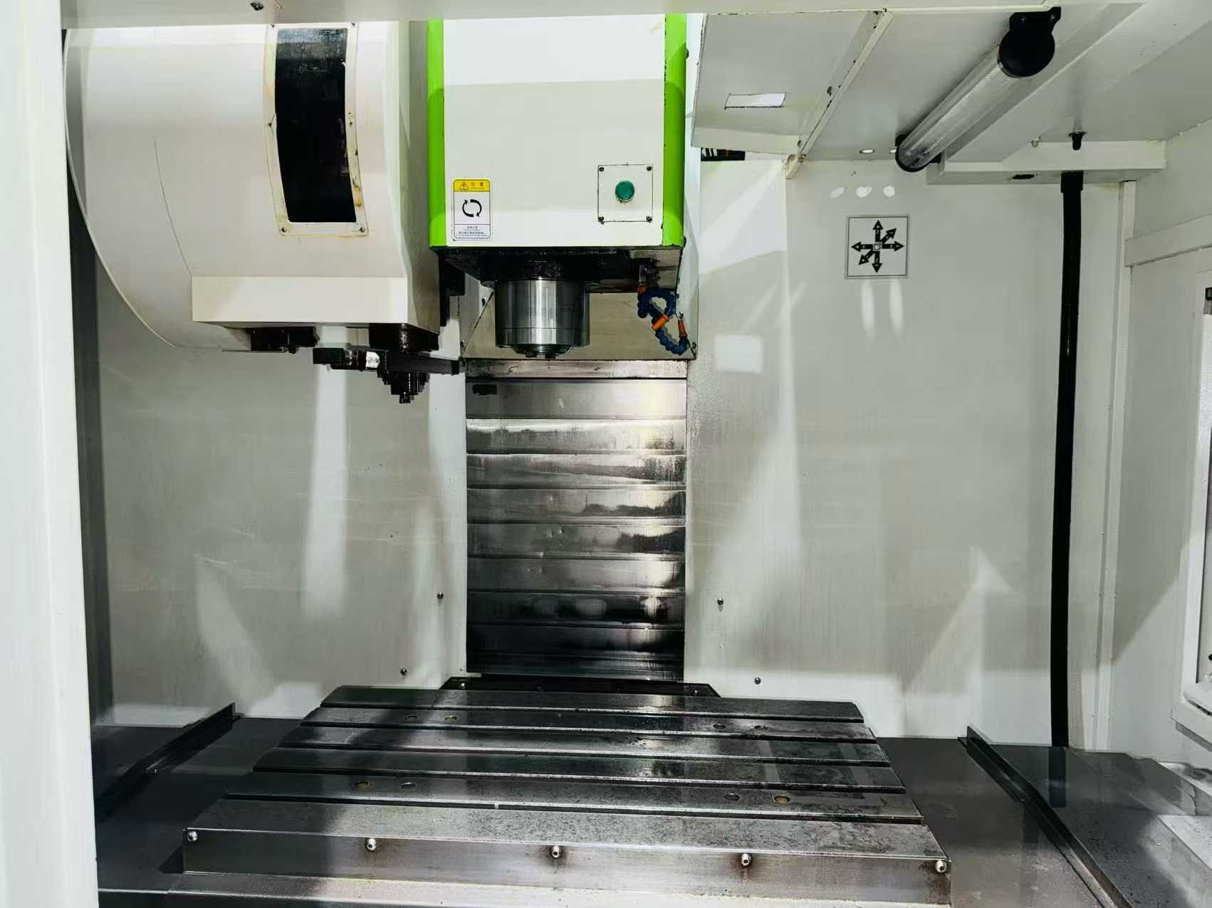 Used Qunzhi 855 Vertical Machining Center photo 4
