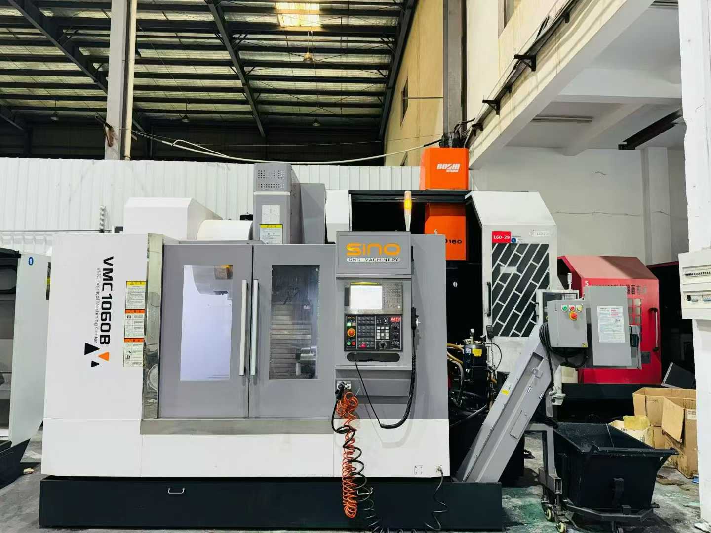 Б/у обрабатывающий центр Xinnuo Precision (Wannan) 1060 B с Fanuc MF Plus, 4-й осью и подачей СОЖ через шпиндель