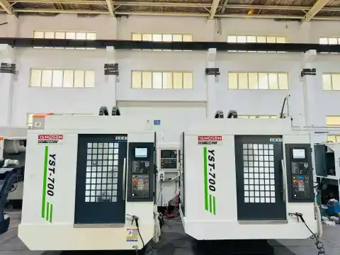 Centro de taladrado y roscado Yangsen T 7 usado con Mitsubishi M80 y sistema de 5 ejes 3+2