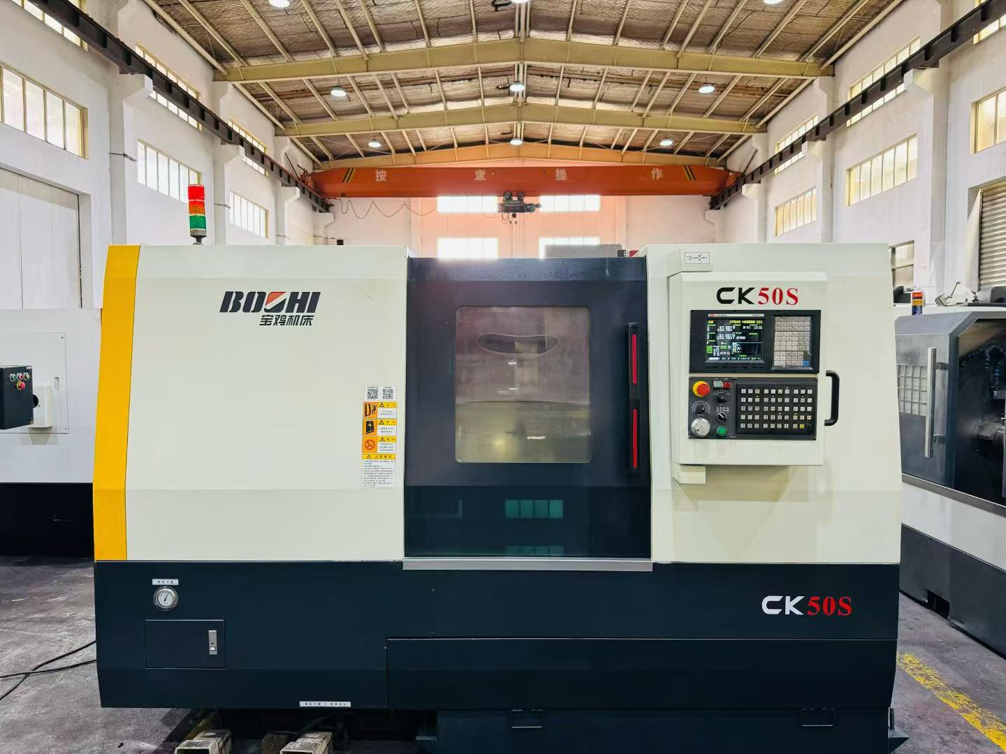 เครื่องกลึง CNC แบบแท่นจับมีดหมุน Baoji CK 50 S มือสอง พร้อม KND K 2000