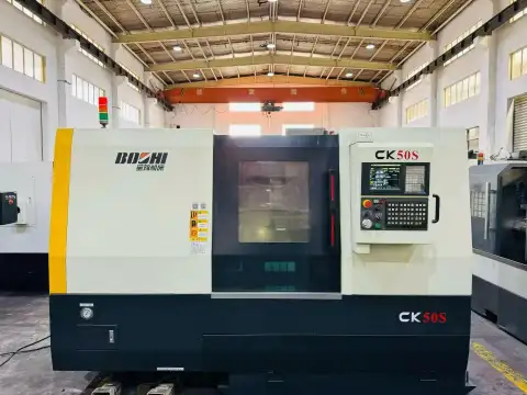 Torno CNC de torreta Baoji CK 50 S usado con KND K 2000