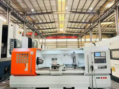 Torno CNC de servicio pesado Baoji HK 63 B/2000 casi nuevo con GSK 980 TDi