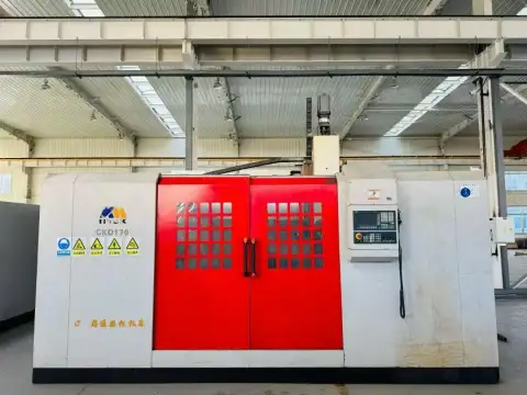 مخرطة رأسية CNC Liaoning Haitong 1.7 م جديدة بنسبة 90%