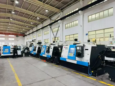 เครื่องกลึง CNC ป้อมมีด Neway NC 5055 หัวจับ 10 นิ้ว, ใหม่ 99%, ปี 2025