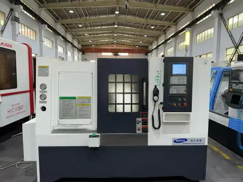 Torno CNC CK 4050 usado, con bancada inclinada y torreta, con GSK 980 TC 3