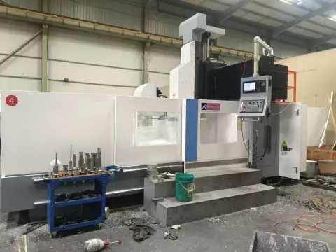 Centro de mecanizado CNC de pórtico Amaike 3018 usado