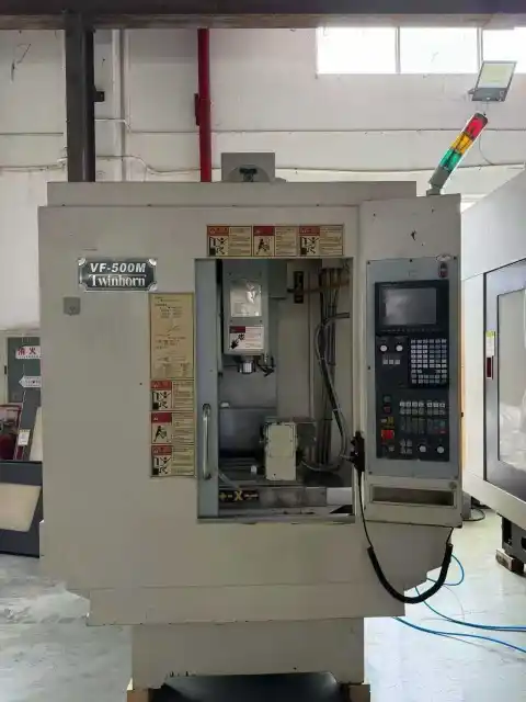 Centro de taladrado y roscado CNC Chifia VF-500 T usado
