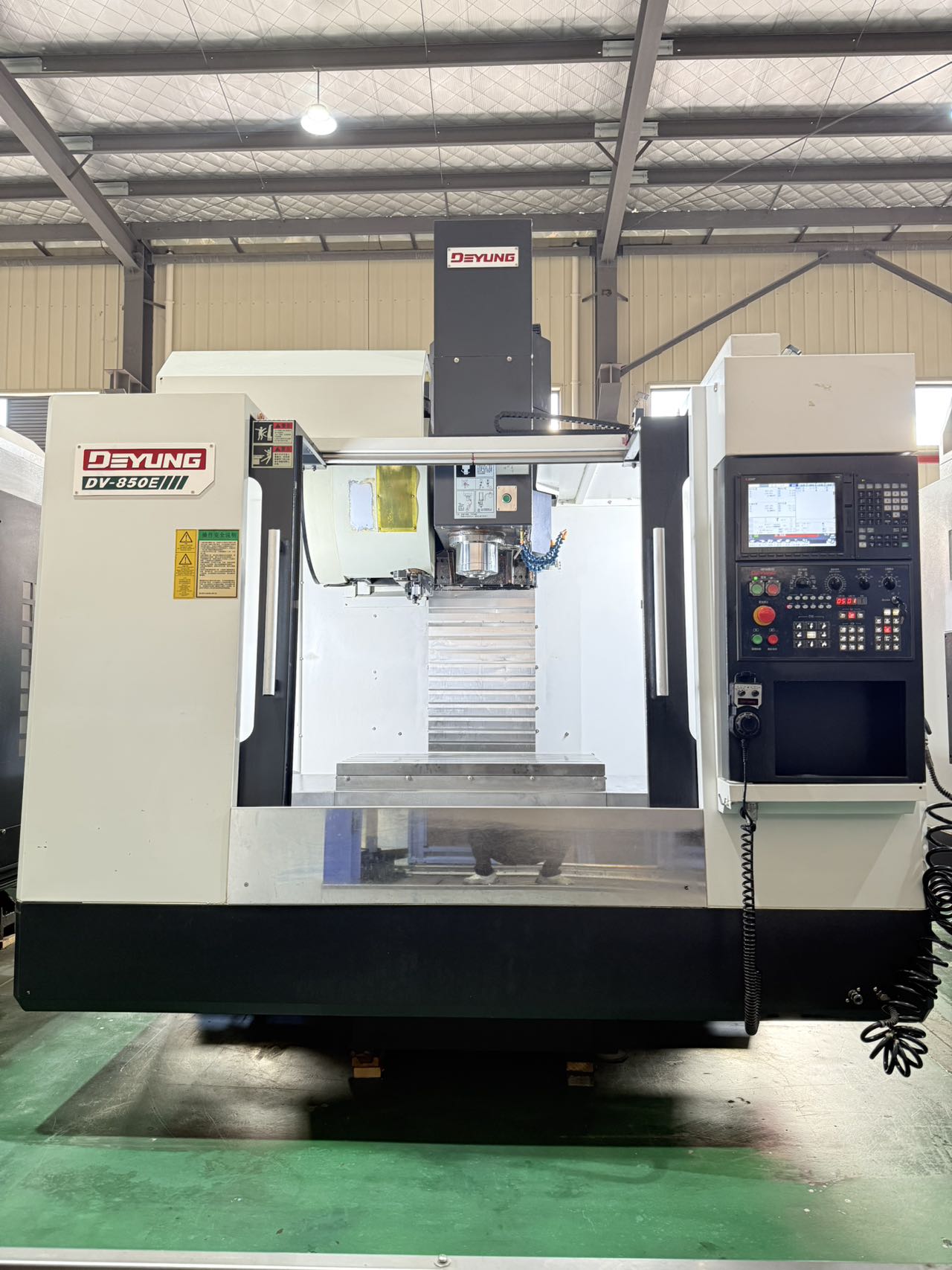 Used Deyang CNC DV 850 E Vertical Machining Center with Mitsubishi M 80