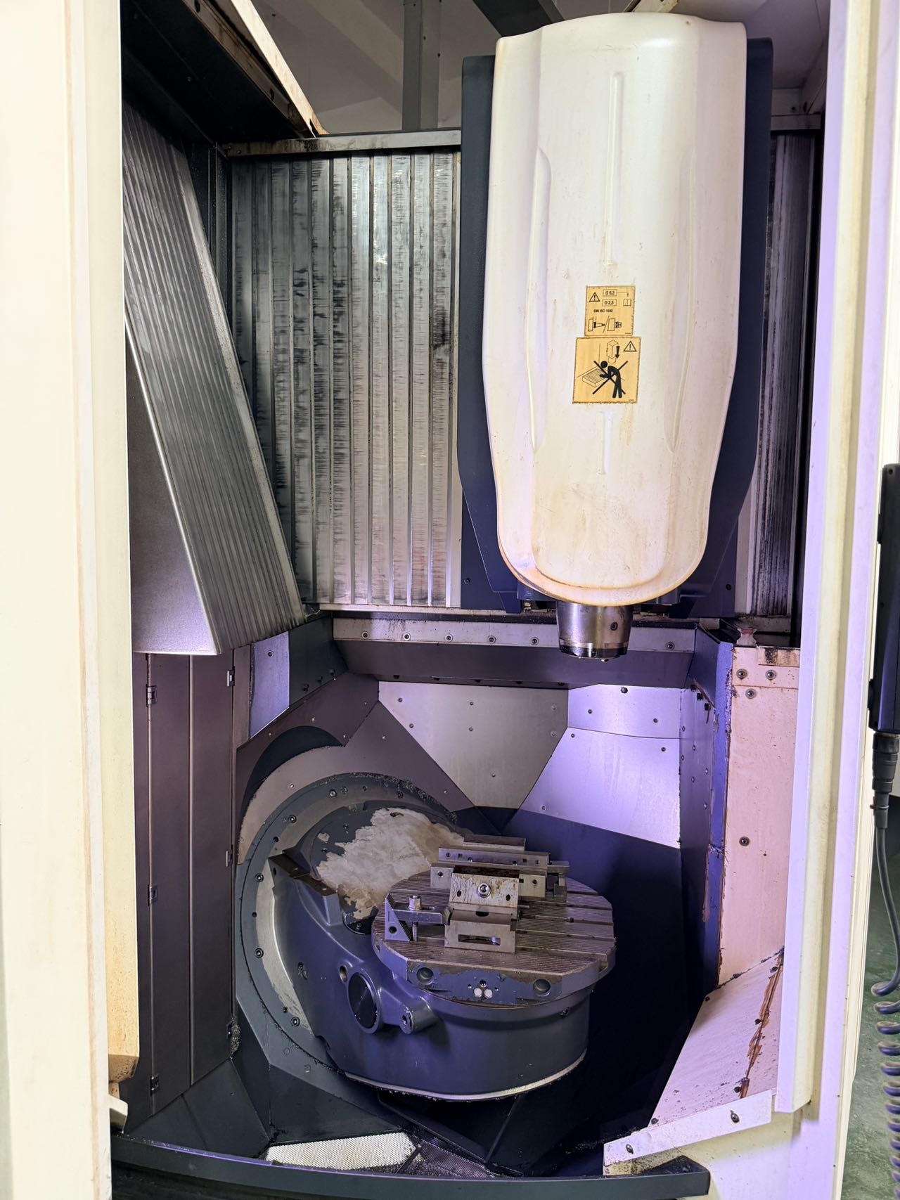 Used DMG MORI DMU 40 eVo 5-Axis Machining Center with HEIDENHAIN iTNC 530 photo 2