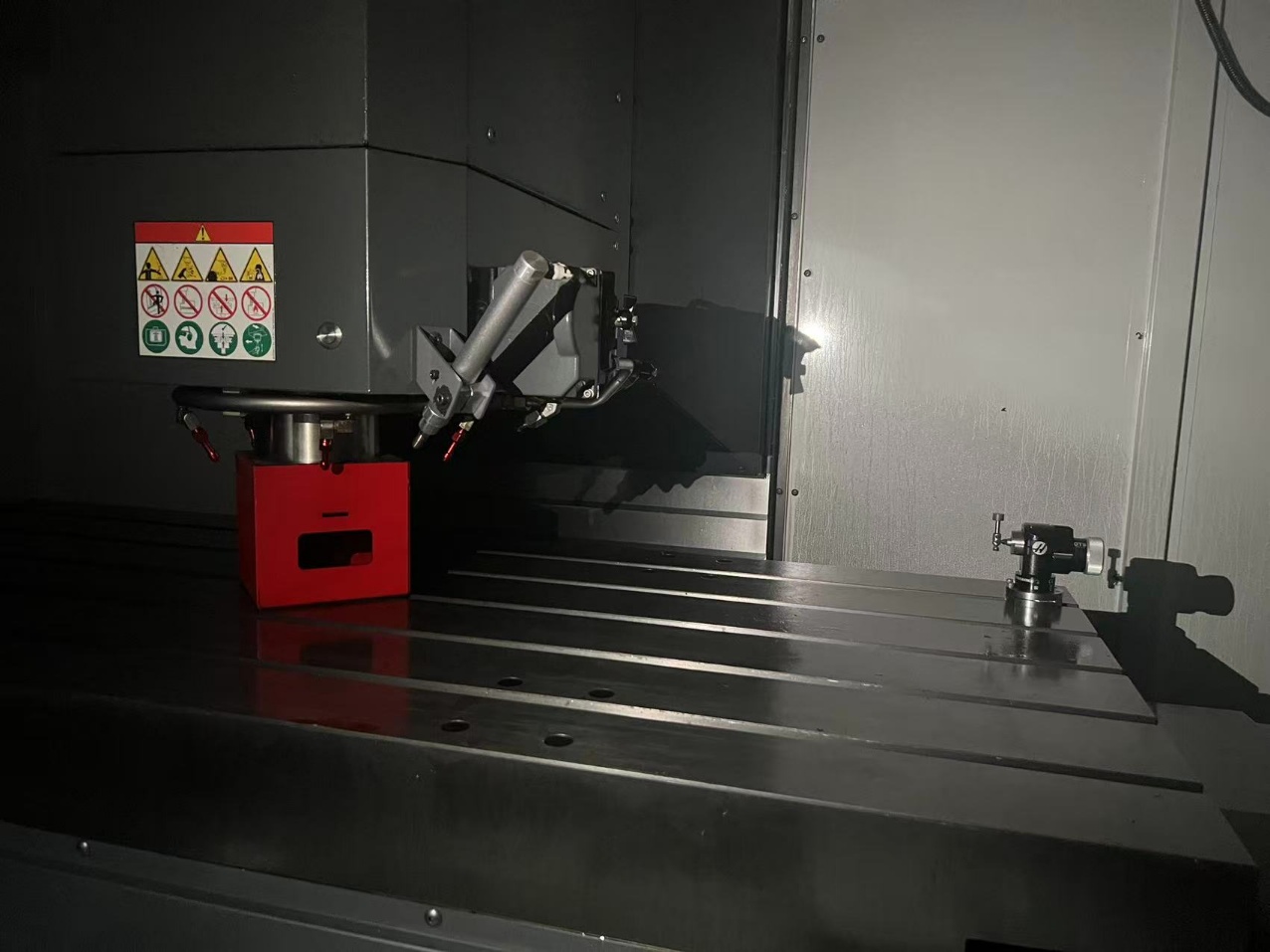 New Haas VF 6 SS-V Vertical Machining Center photo 4