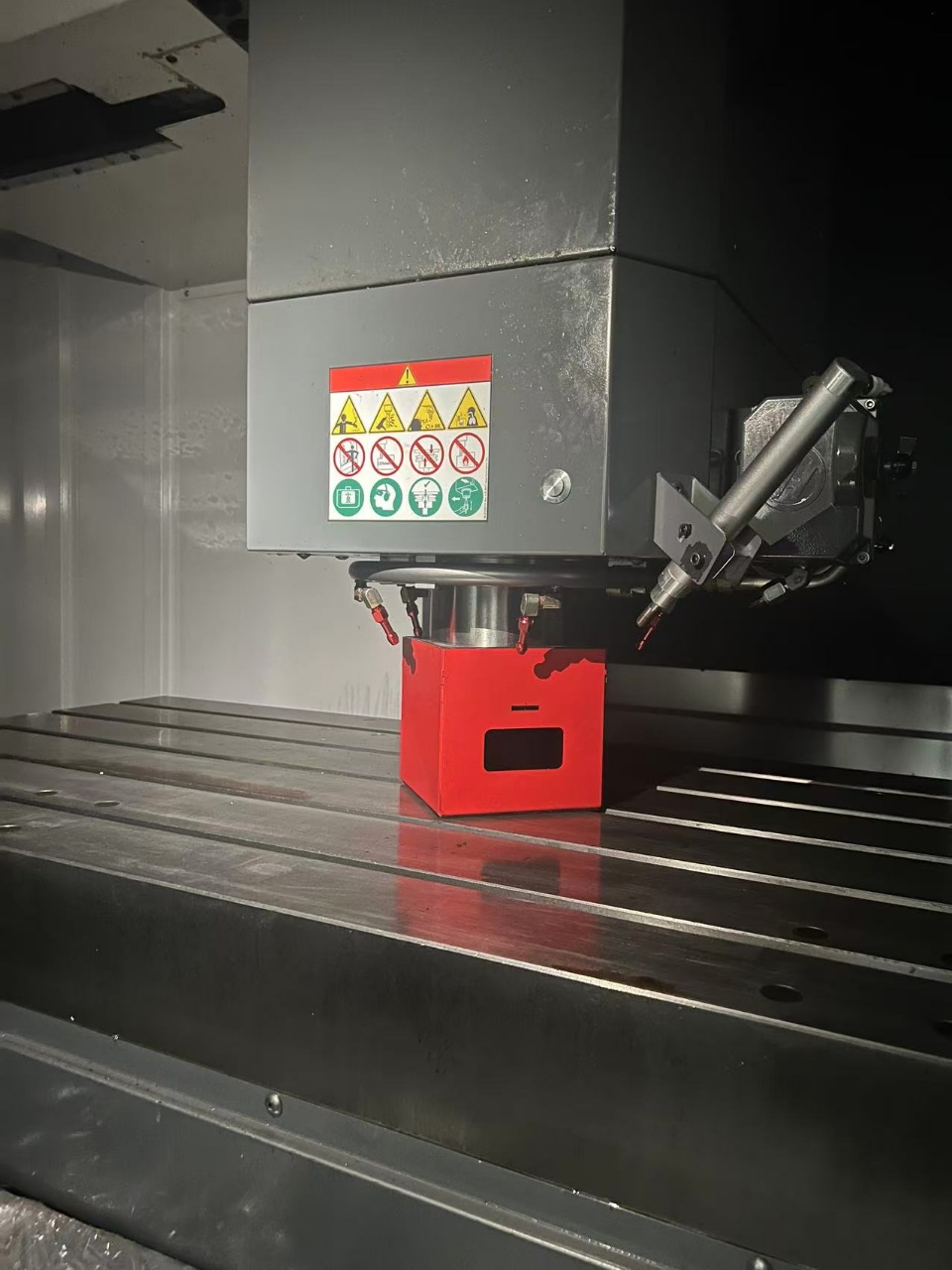 New Haas VF 6 SS-V Vertical Machining Center photo 7