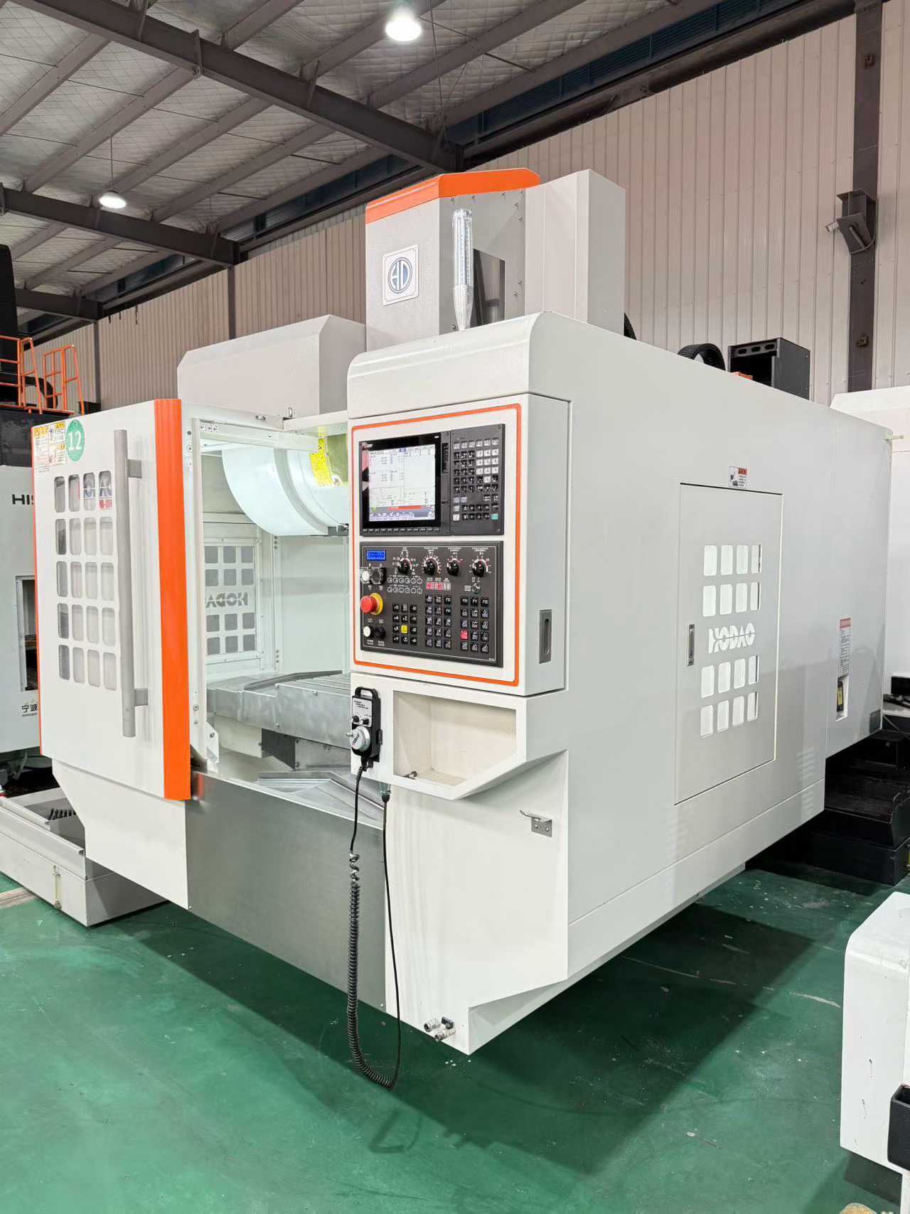 Nearly New Houdao HDVF 85 Vertical Machining Center photo 3