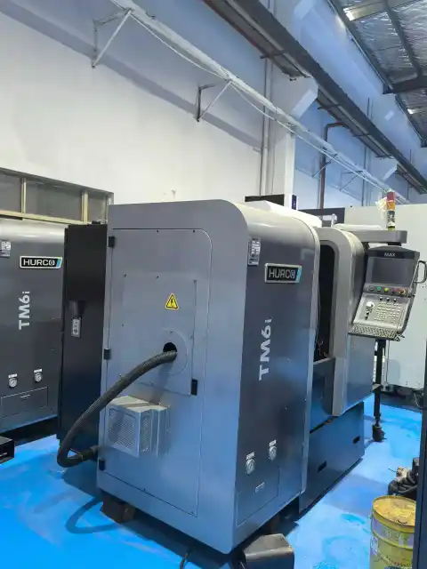 مخرطة CNC Hurco TM 6i مستعملة للبيع