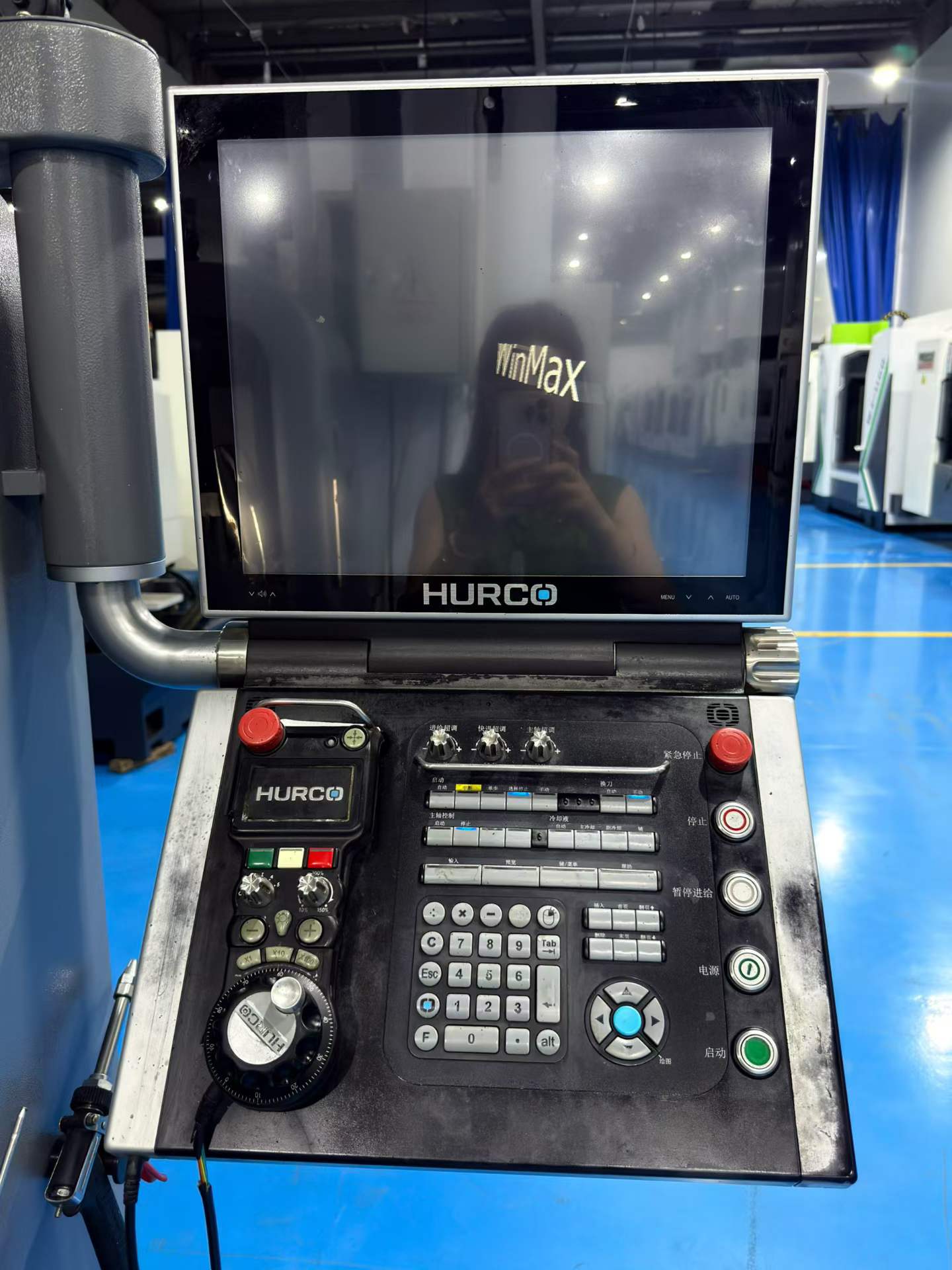 Used Hurco VM 10 i Vertical Machining Center photo 3