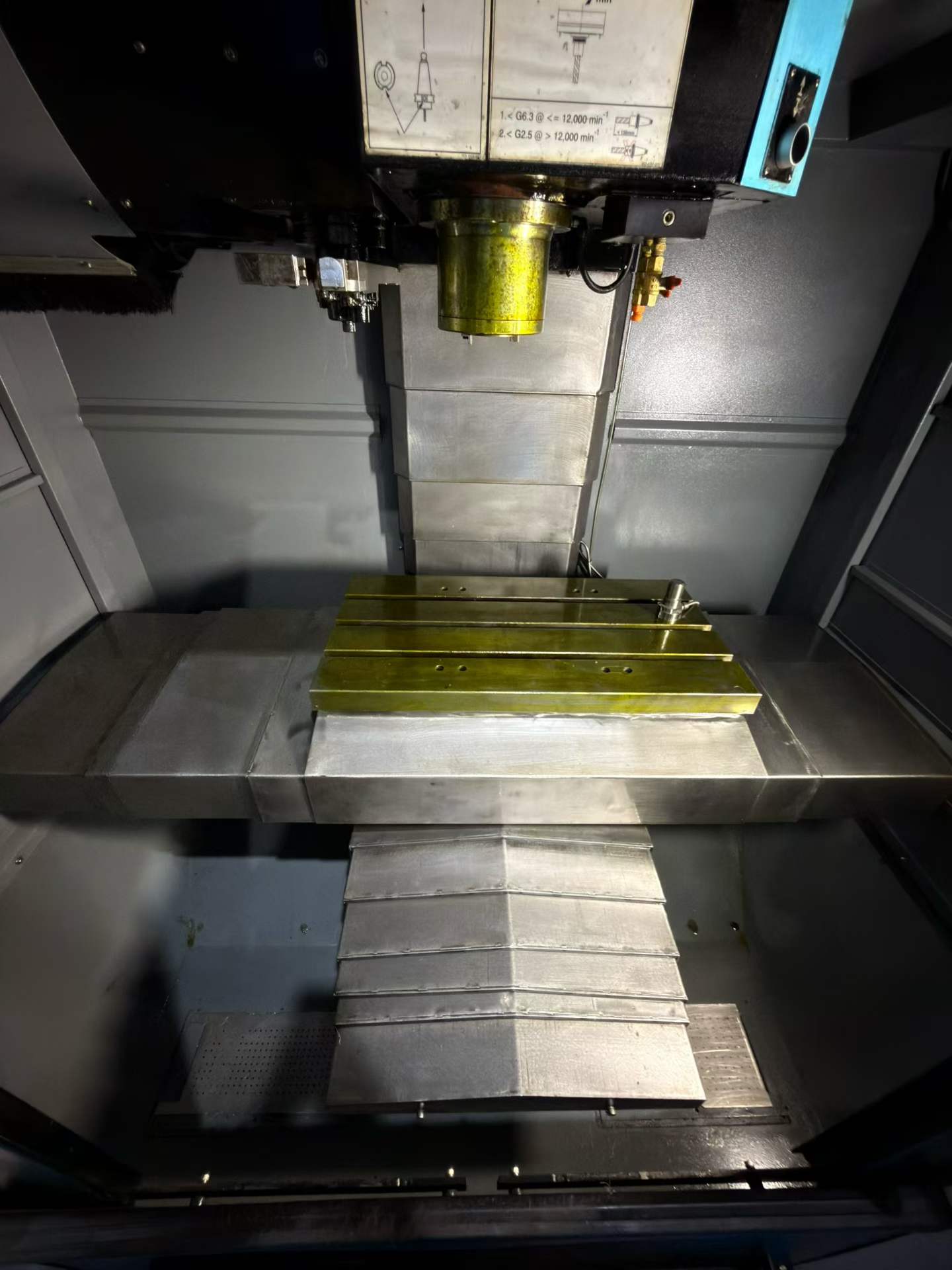 Used Hurco VM 10 i Vertical Machining Center photo 4