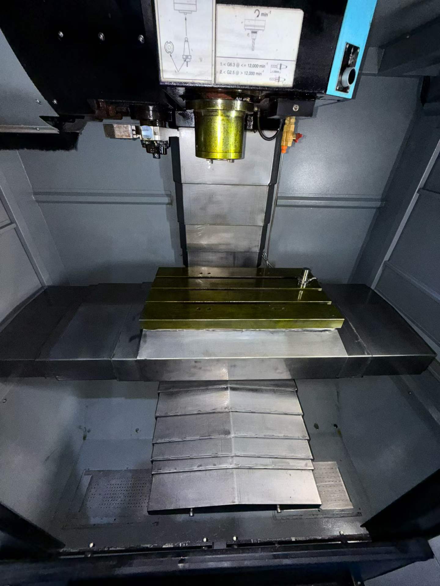 Used Hurco VM 10 i Vertical Machining Center photo 5