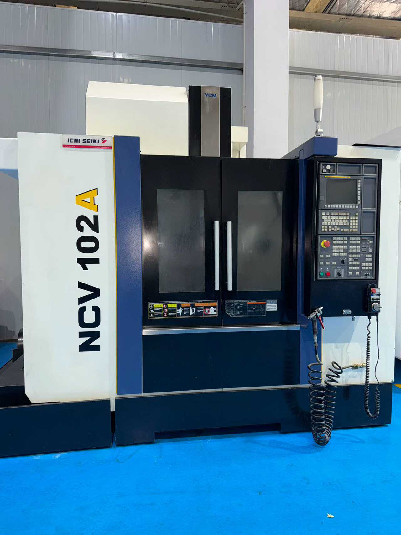 Centro de mecanizado usado YCM NCV 102 A con FANUC MXP-200 FA