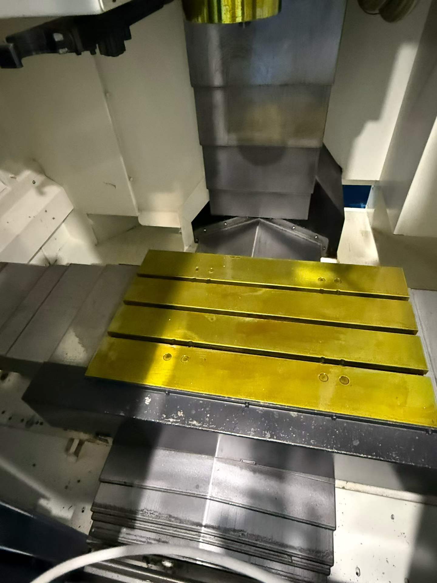 Used YCM NCV 56 AM Machining Center with FANUC MXP 200 FA photo 5