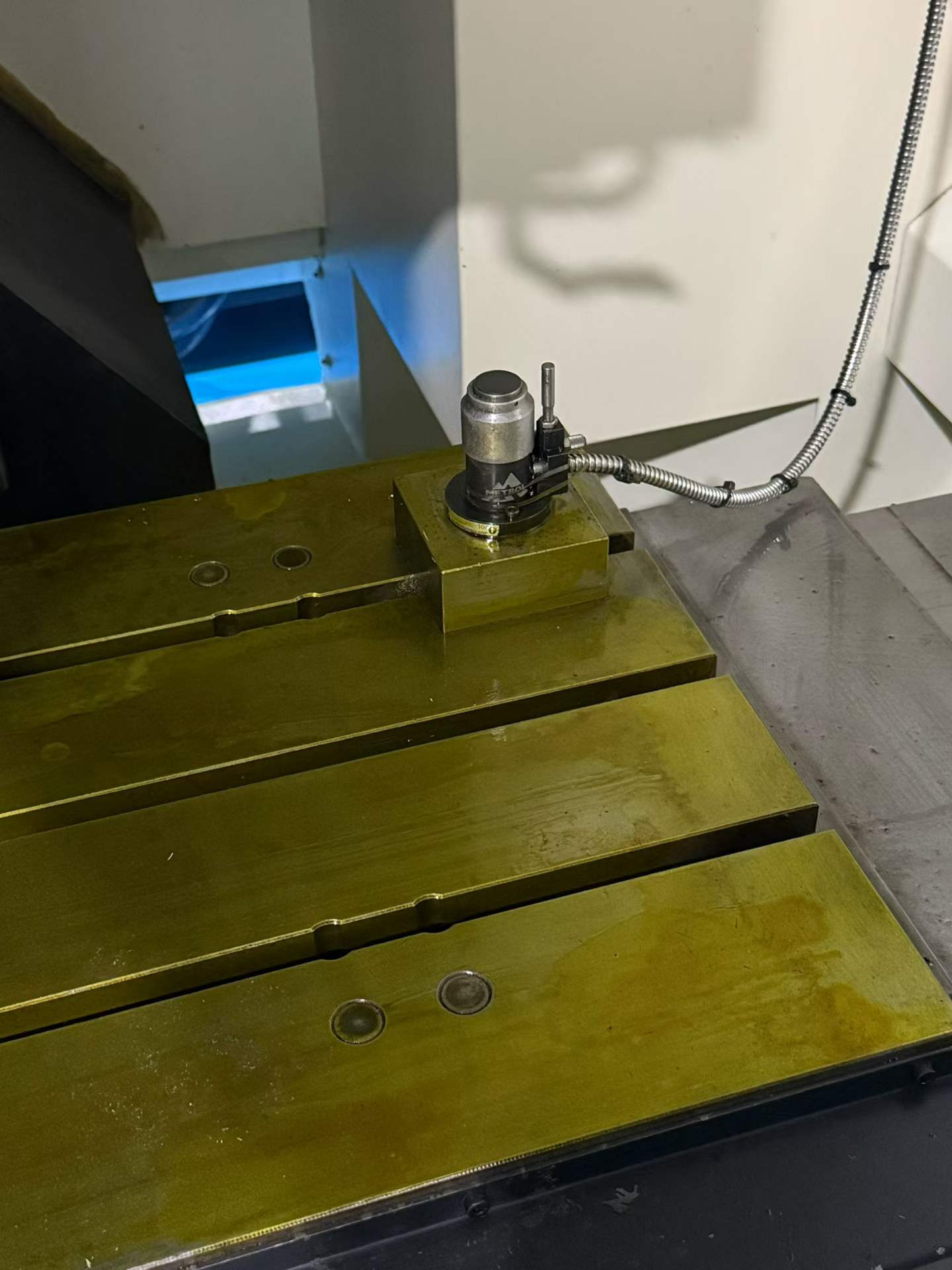 Used YCM NCV 56 AM Machining Center with FANUC MXP 200 FA photo 6