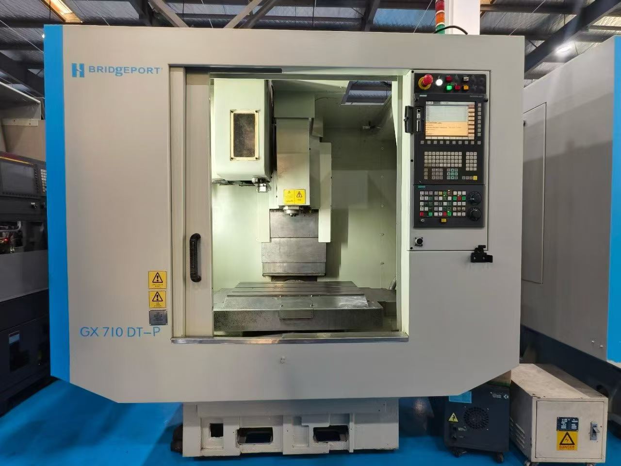 เครื่องแมชชีนนิ่งเซ็นเตอร์ Hardinge GX 710 DT-P มือสอง พร้อมระบบควบคุม Siemens 828 D