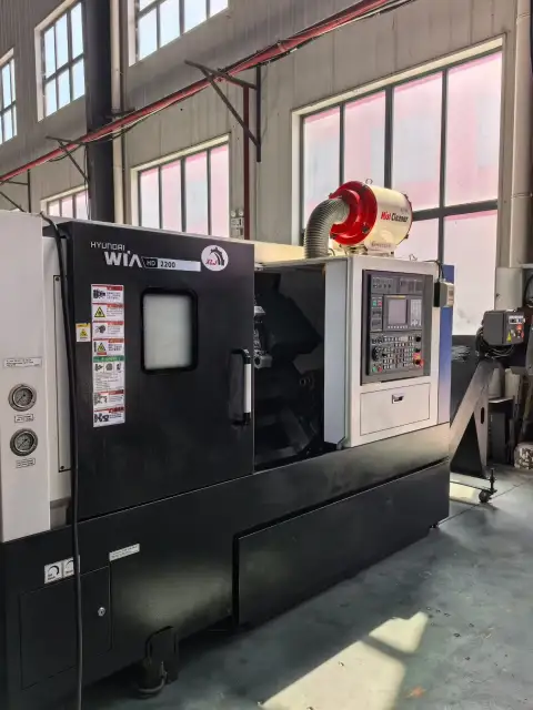 Torno CNC Hyundai WIA HD 2200 usado
