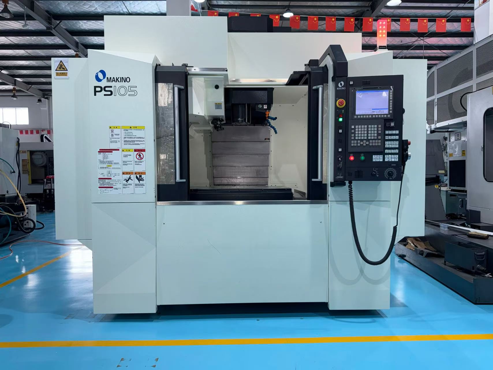 Used Makino PS 105 High-Precision Vertical Machining Center photo 2