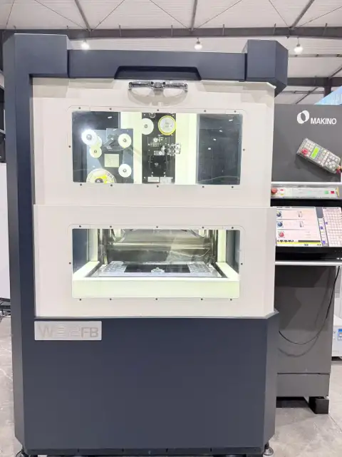 Máquina de electroerosión por hilo Makino W 32 FB usada en venta