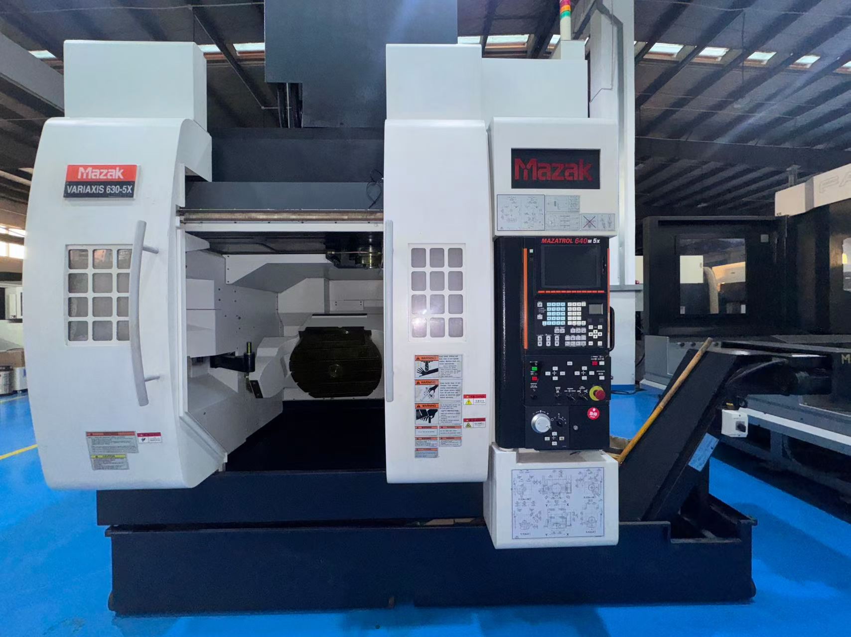 Used Mazak VARIAXIS-630-5 X 5-Axis Machining Center photo 2