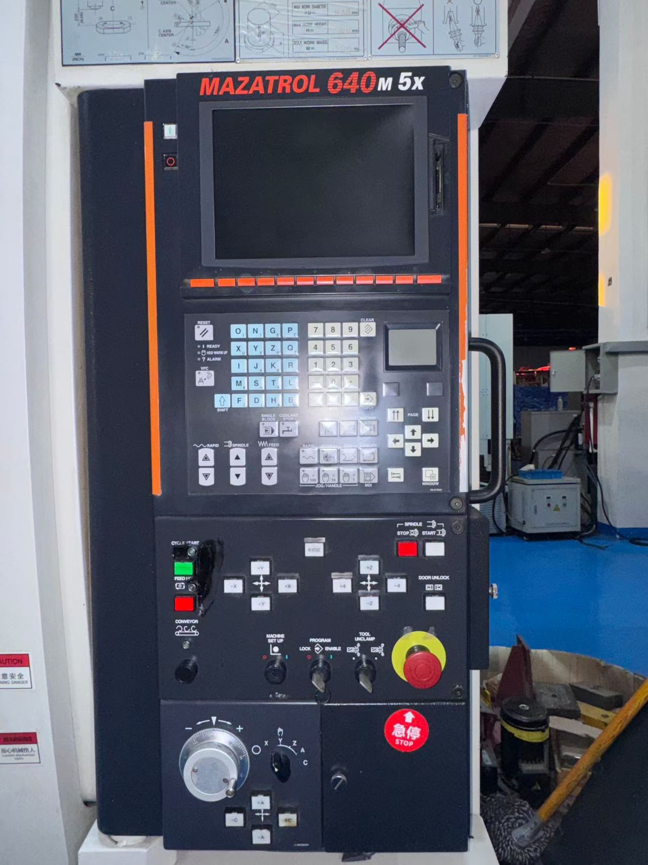 Used Mazak VARIAXIS-630-5 X 5-Axis Machining Center photo 3